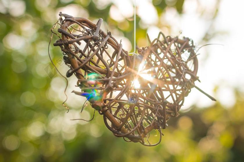 户外自然景观心形编制创意手工艺背景图片