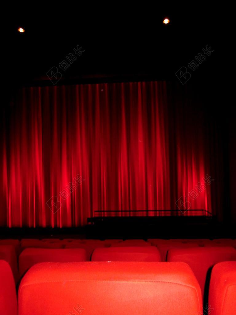 看电影 电影院的座位 电影 电影院大厅 红色 黑色 走出去