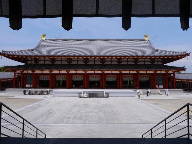 户外现代城市寺庙楼阁建筑旅游度假背景图片