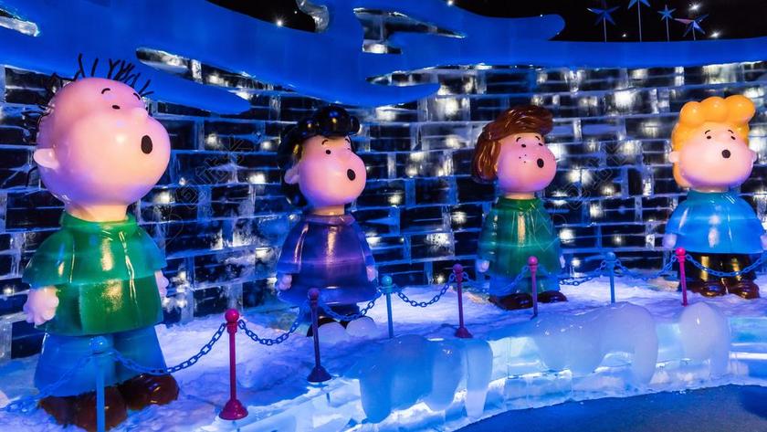 冰雕 盖洛德棕榈 展览 查理·布朗人物 歌唱 合唱团 圣诞节