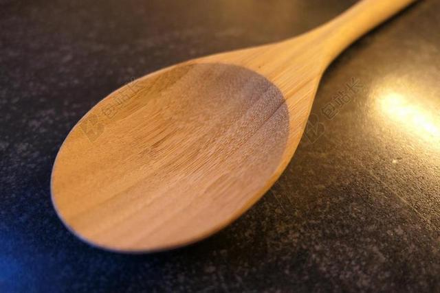 纹理木制餐具木勺工艺品背景图片