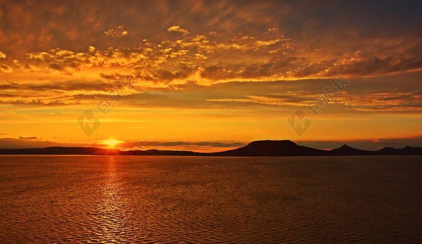 巴拉顿湖 傍晚时分 日落 黄昏 云