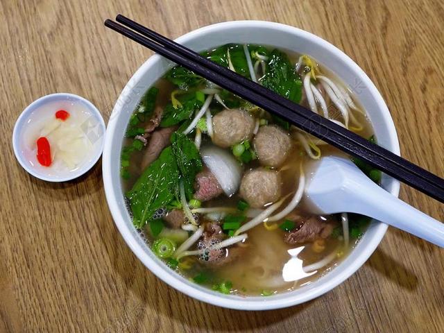 越南 米粉 牛肉 牛肉球 亚洲 蔬菜 豆芽 筷子 汤 美味