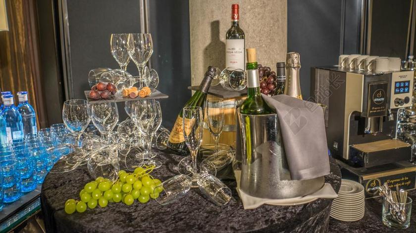 自助早餐水果食品餐厅果汁葡萄香槟背景图片