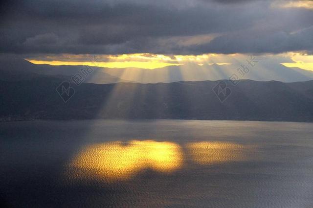 太阳光线 水 落山的太阳 云 天堂 暮光之城 海 橙色 性质
