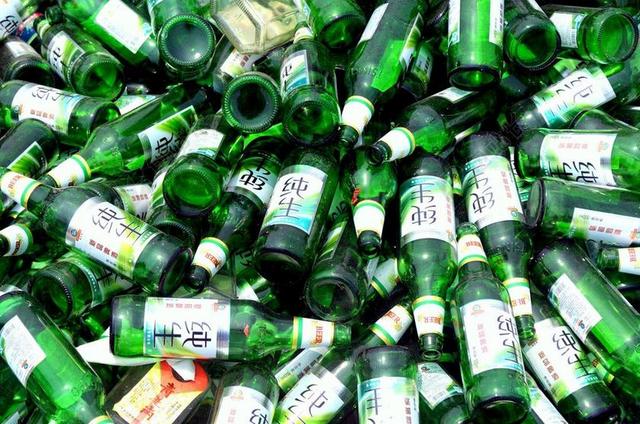 瓶 啤酒 绿色 玻璃 玻璃 回收 桩 垃圾 酒精