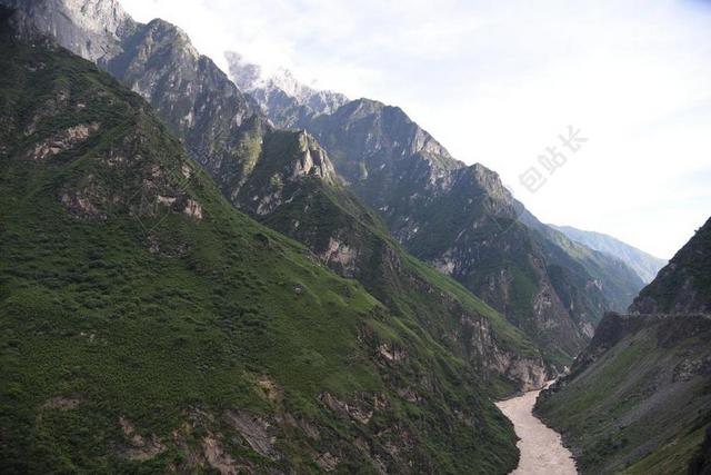 虎跳峡 凶险 壮观