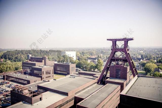 建筑现代屋顶上的牌子建筑纪念物背景图片