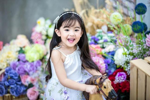 孩子们 宝贝 可爱 公主。 花