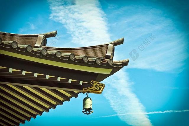 黄蓝风景清新蓝天下的屋檐一角建筑风景天空背景图片