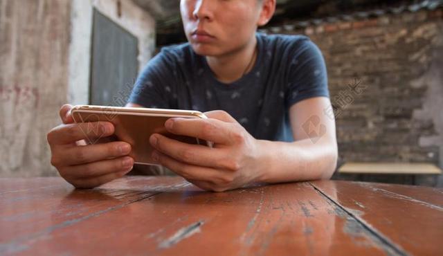 手机 微距 手 游戏 IPHONE