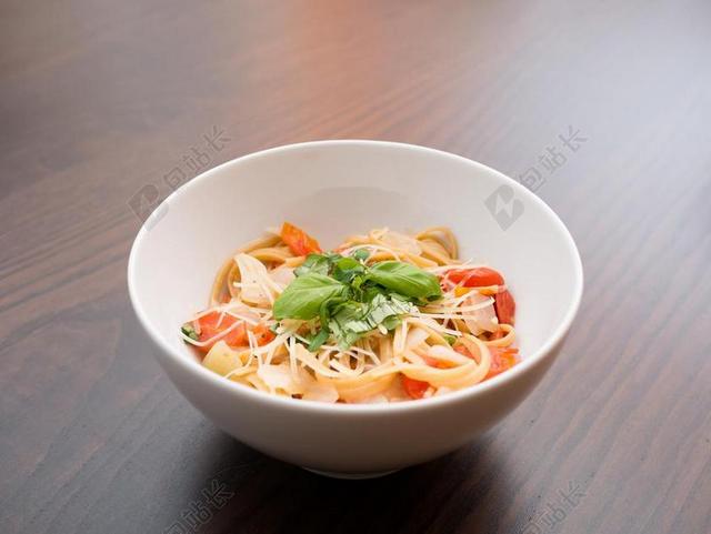 面食 番茄 罗勒 碗 木材 食品