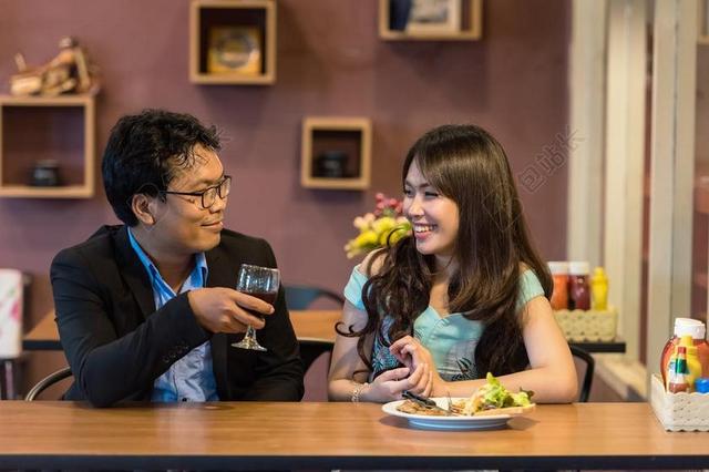 成人 恋爱的 亚洲 女朋友 快乐 对 亲爱的 约会