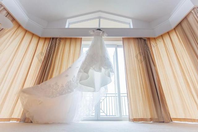 白色窗帘婚纱嫁衣出嫁悬挂拖曳背景图片