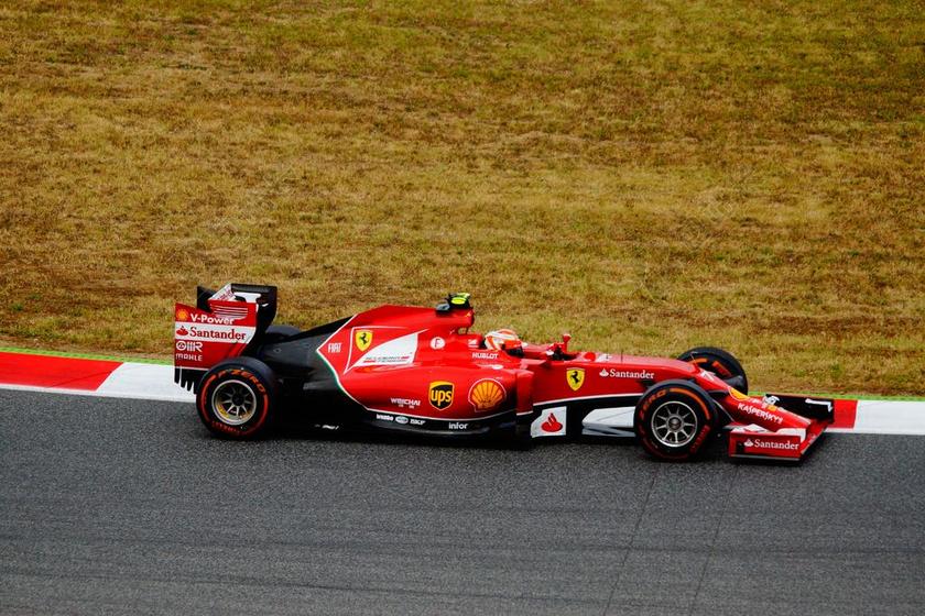 红色赛车F1速度比赛舒马赫跑道背危险背景图片