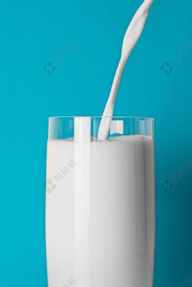 玻璃 玻璃 牛奶 喝