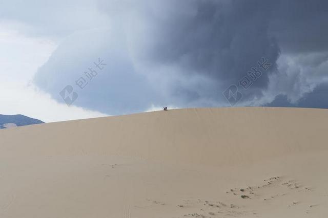 蓝色天空沙漠远景空无一人广阔背景图片