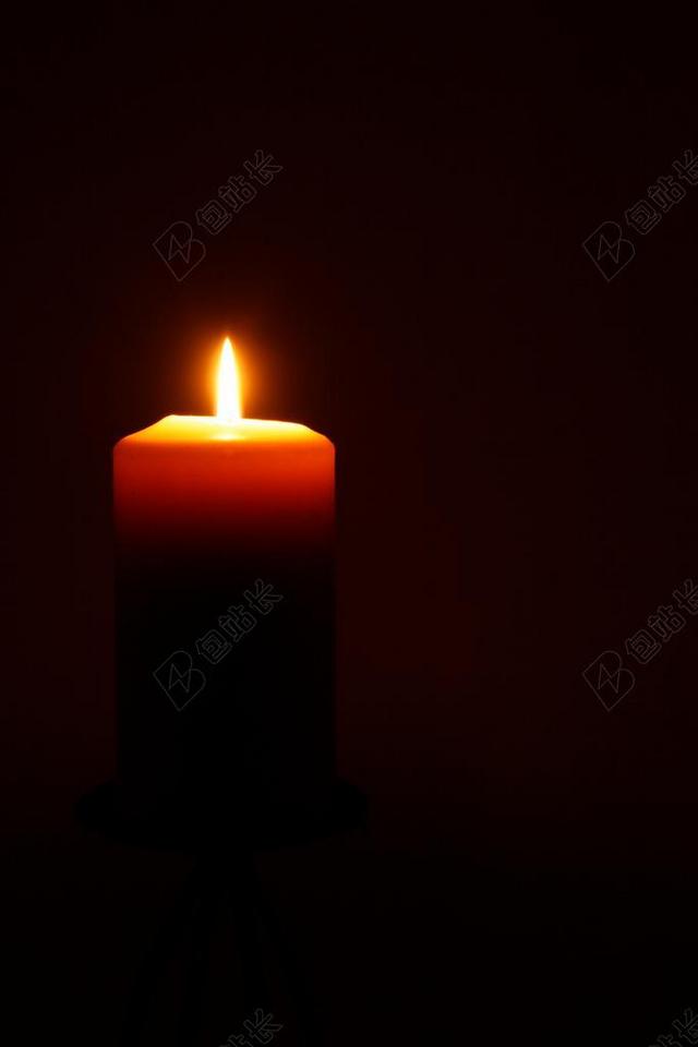 黄黑暖色黑夜间的烛光光影烛光背景图片