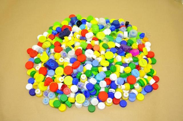 帽 材料 回收 坚果 堆栈 多彩 集合 塑料 圆