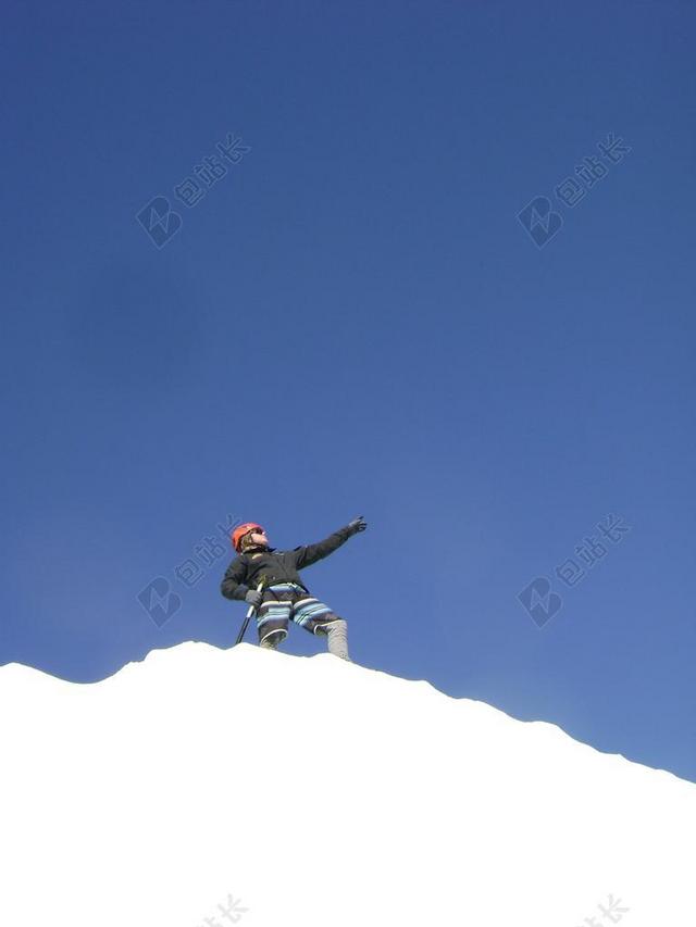 雪地的男人背景图片