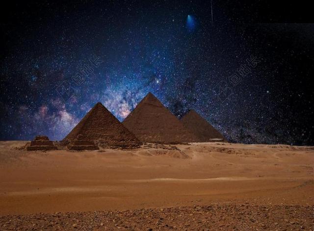 黄蓝遗迹神奇星空下的金字塔景观星空背景图片