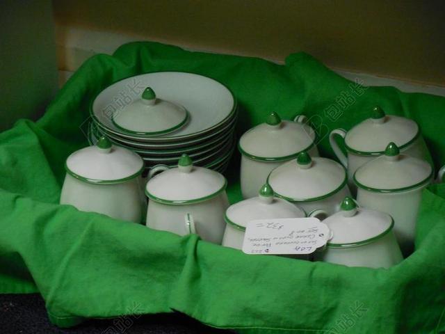 绿色器具简约绿色边缘的茶具背景图片