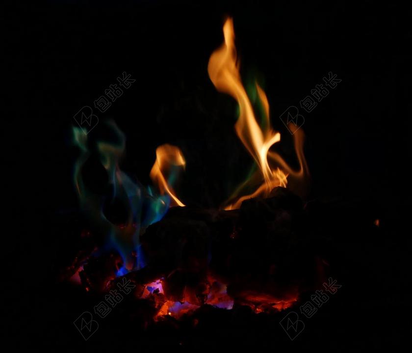 彩色光影炫彩黑暗中的不同颜色火光光影背景图片