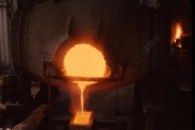 黄金 熔 液体 金属 热 工业 铸造 流动 制造业 硅锭