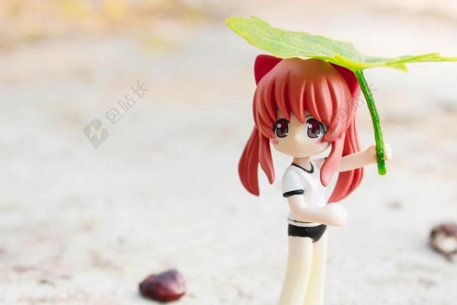 彩色玩具写实小女孩撑着伞手办模型玩具背景图片