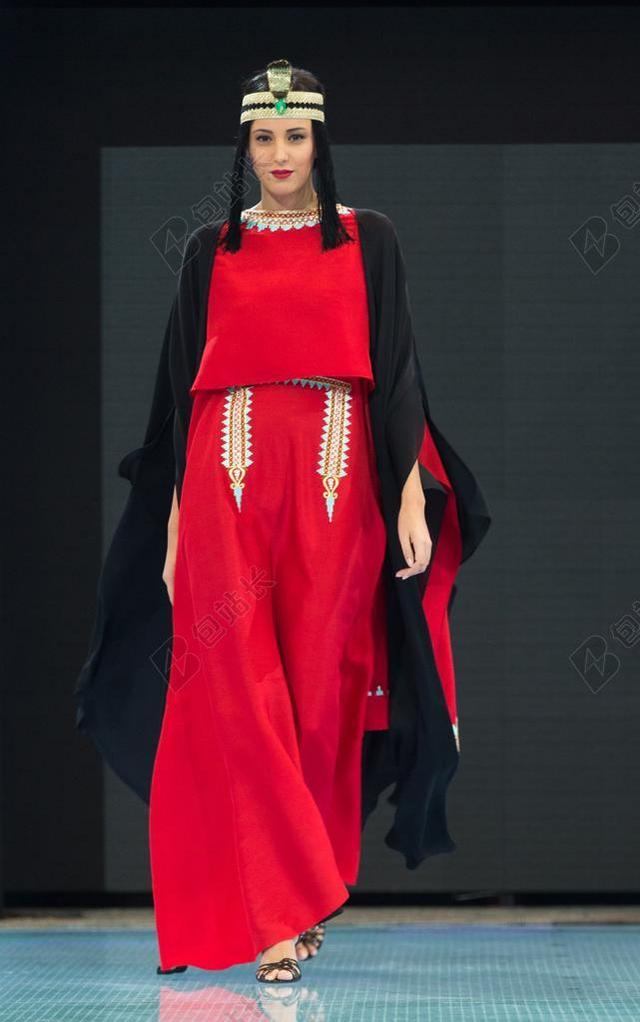 时装秀 时尚 走秀 模型 女性 风格 连衣裙 女子 衣服