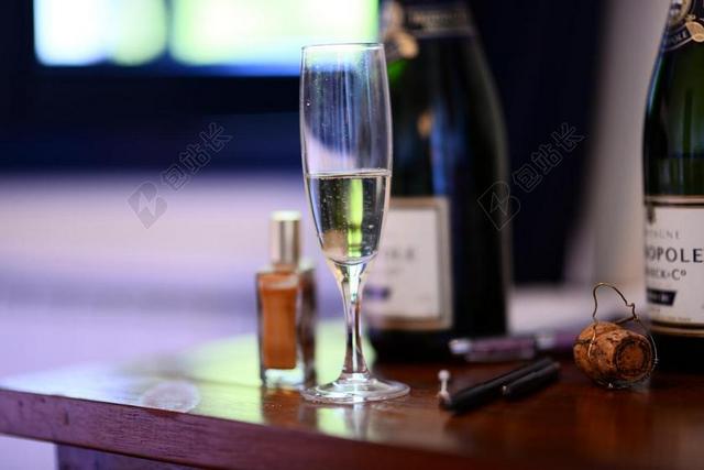 藤 玻璃 香槟酒 爱 爱情 恋情 指甲油 表 梳妆台 婚礼