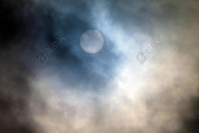 满月 月球 午夜 午夜一小时 云 阴天 有雾 即使是 天空
