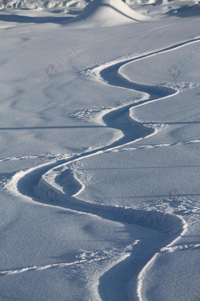 斯诺巷 追踪 雪 曲折 单板滑雪赛道 滑雪板