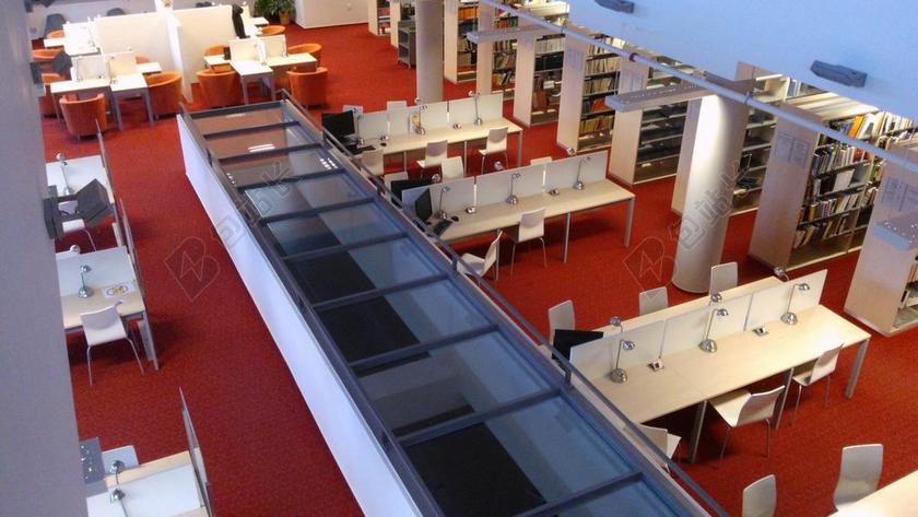 彩色建筑安静俯视下的图书馆建筑房子设计背景图片