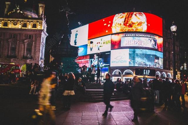 皮卡迪利马戏团 人 人群 忙 城市 广告牌 灯 黑暗 夜
