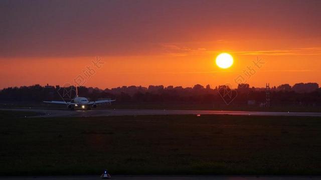 日落 机场 飞 飞机 傍晚的天空 航空旅行