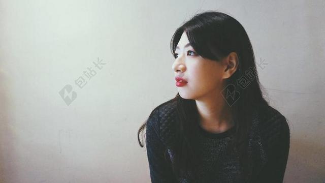 人物魅力黑发女孩侧面照人物摄影背景图片