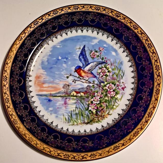 艺术魅力圆形瓷盘花鸟画艺术创作绘画背景图片