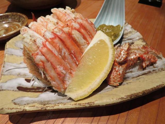 红色餐饮日式海鲜摆盘宣传背景图片