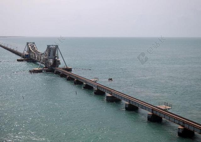 广告简约跨海铁路桥梁宣传背景图片