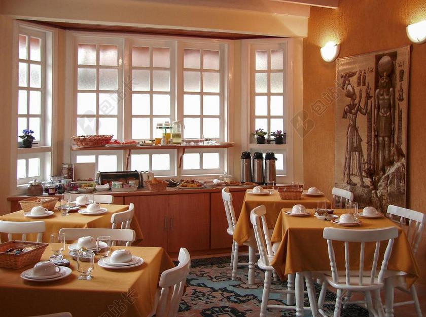 早餐餐桌丰盛干净的厨房背景图片