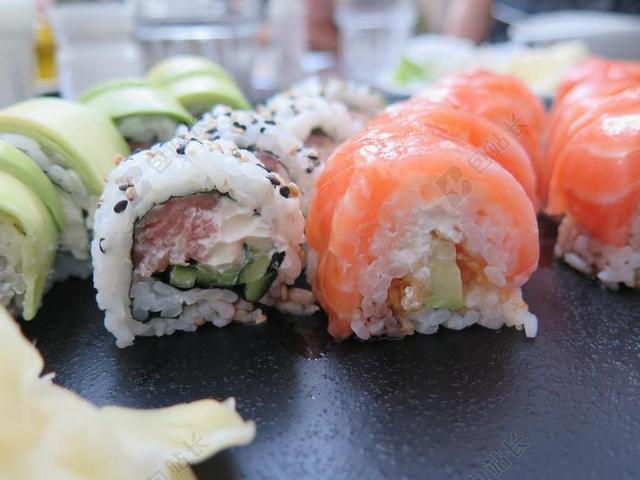 寿司 晚餐 吃 日本 食品 海鲜 鱼 水稻 滚 餐 原