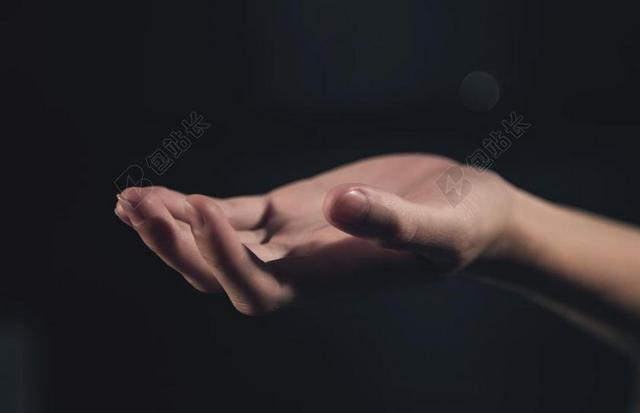 手托起拿东西宣传背景图片