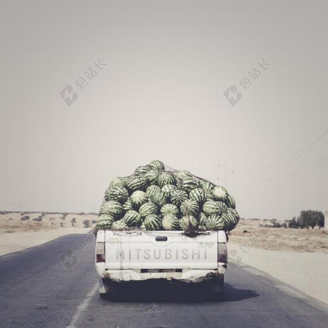 路 西瓜 面包车 机 通过