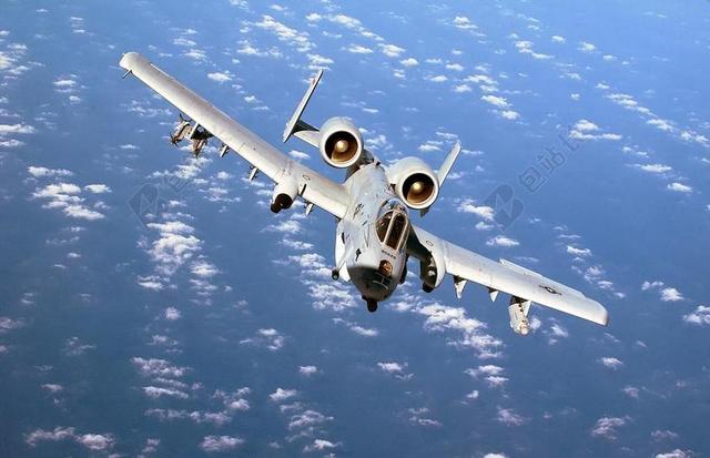 军用飞机 飞机 迅雷 A10 WARTHOG 正面视图 喷射
