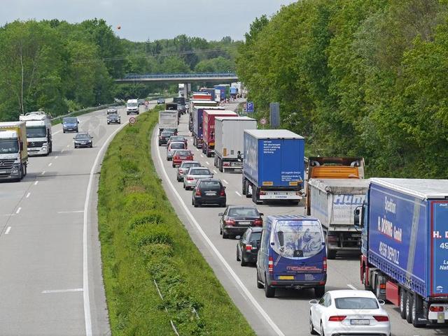公路 果酱 BAUSTELLE果酱 的PKW 卡车 车道 限速