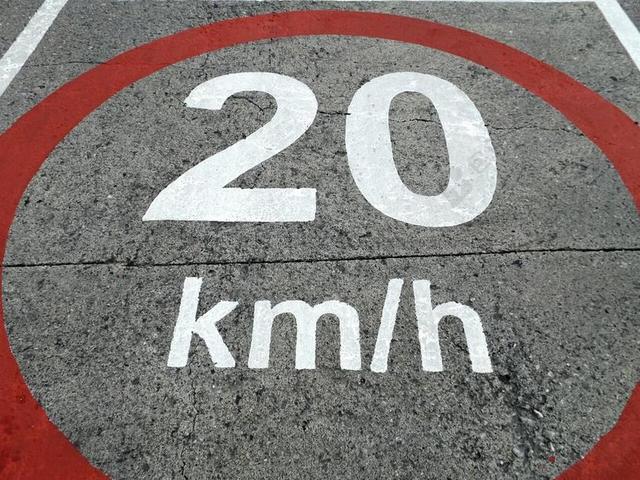 摄影简约道路显示图背景图片