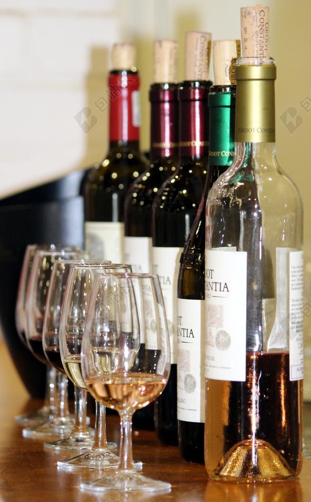 黑色品酒高雅葡萄酒瓶聚会背景图片
