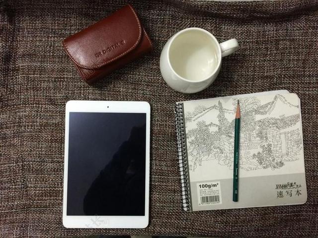 IPAD本子铅笔生活工作背景图片