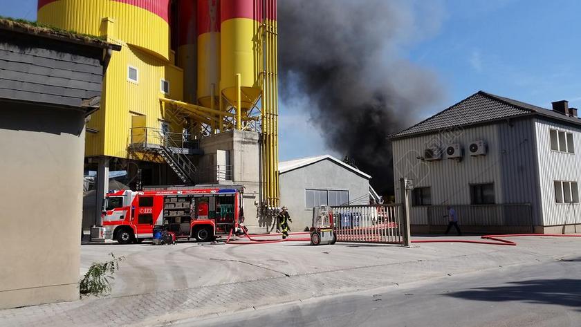 火 品牌 火焰 烟 烧伤 删除 消防 汽车火灾 大火火焰